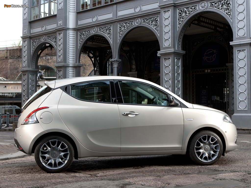 Chrysler Ypsilon 2011 wallpapers (1024 x 768)