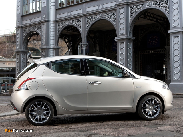 Chrysler Ypsilon 2011 wallpapers (640 x 480)