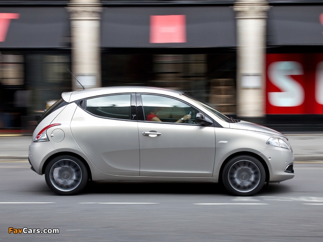 Images of Chrysler Ypsilon 2011 (640 x 480)