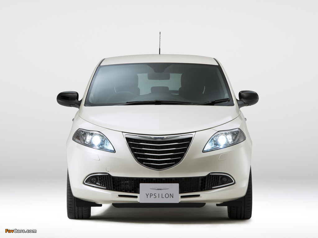 Images of Chrysler Ypsilon JP-spec 2012 (1024 x 768)