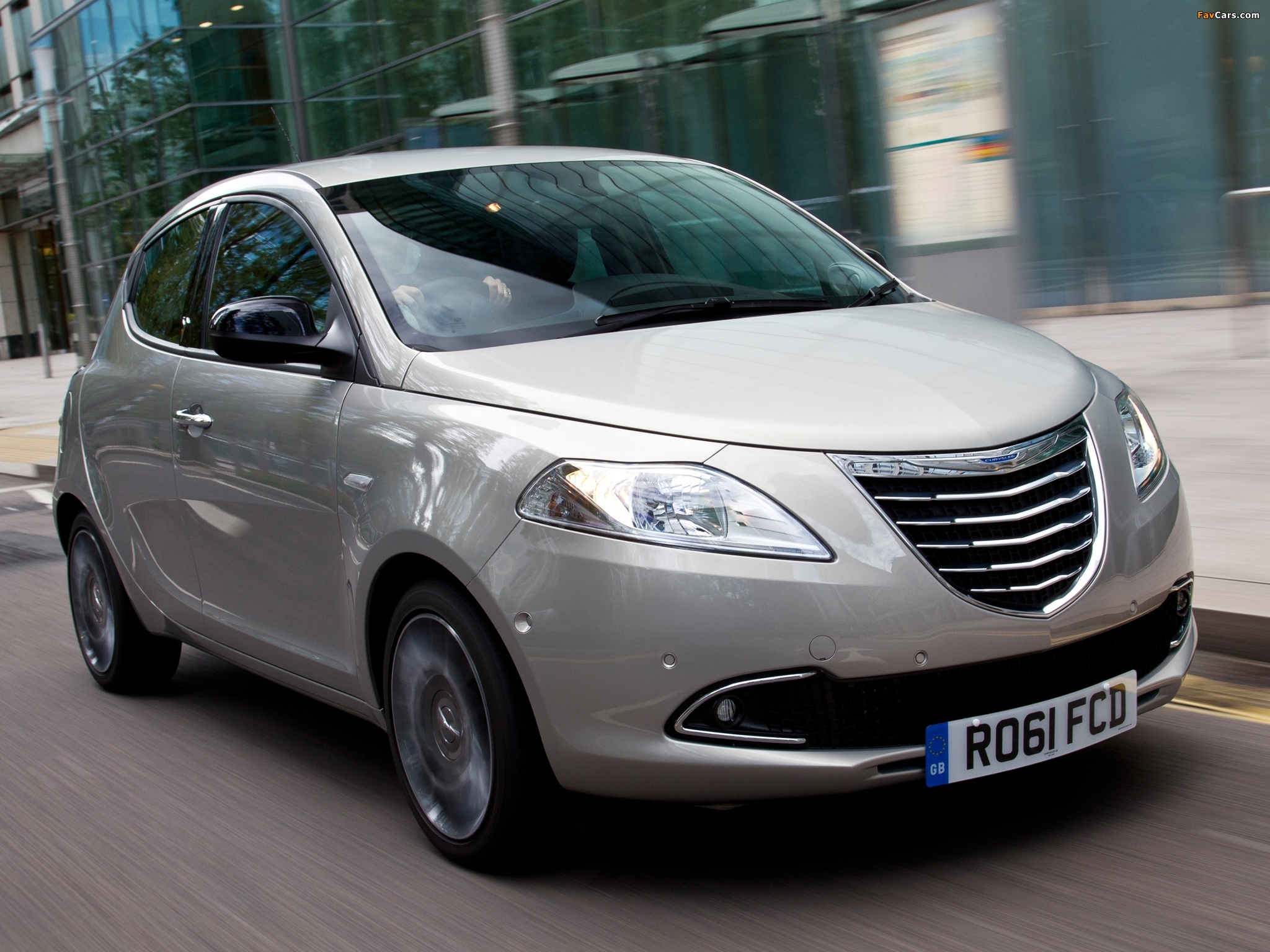 Chrysler Ypsilon 2011 wallpapers (2048 x 1536)