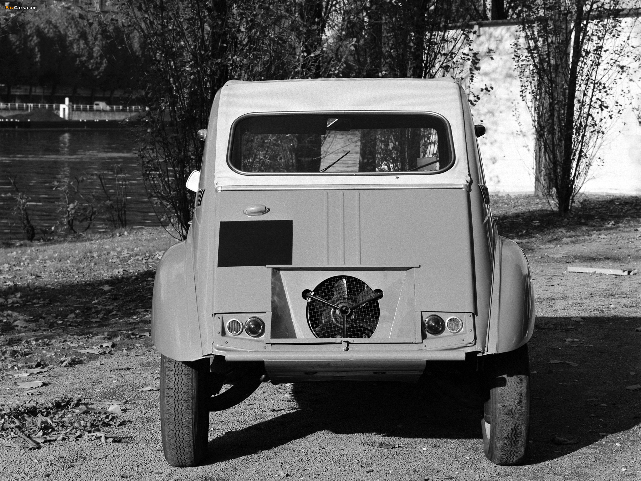 Images of Citroën 2CV 4x4 Sahara 1960–71 (2048 x 1536)