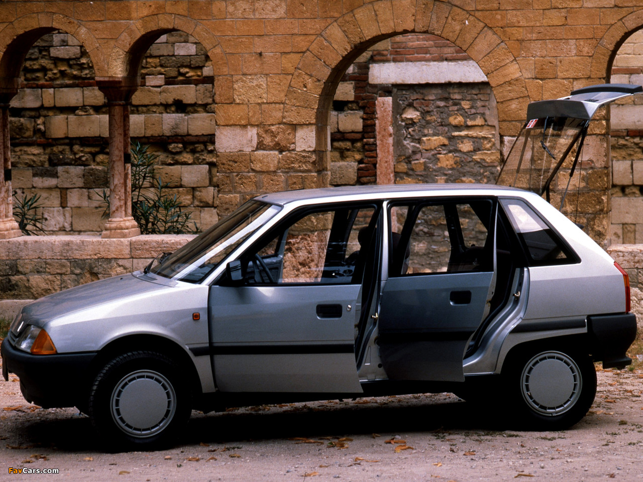 Photos of Citroen AX 11 TRE 5-door 1987–89 (1280 x 960)