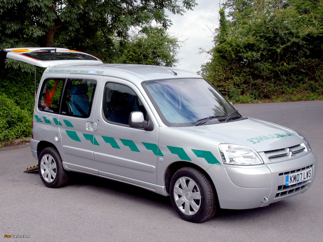 Citroën Berlingo Ambulance UK-spec 2002–08 pictures (1280 x 960)