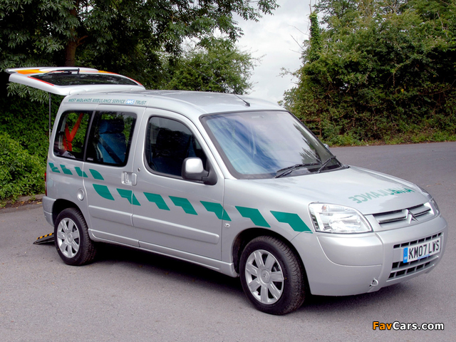 Citroën Berlingo Ambulance UK-spec 2002–08 pictures (640 x 480)