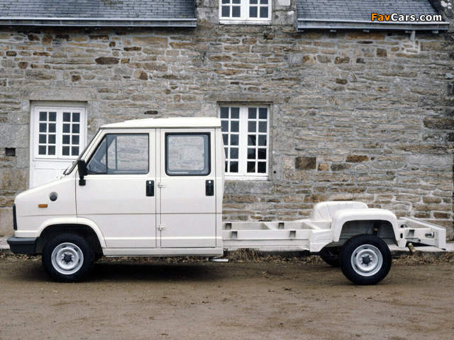 Citroën C25 Chassis Dual Cabine 1981–90 wallpapers (640 x 480)