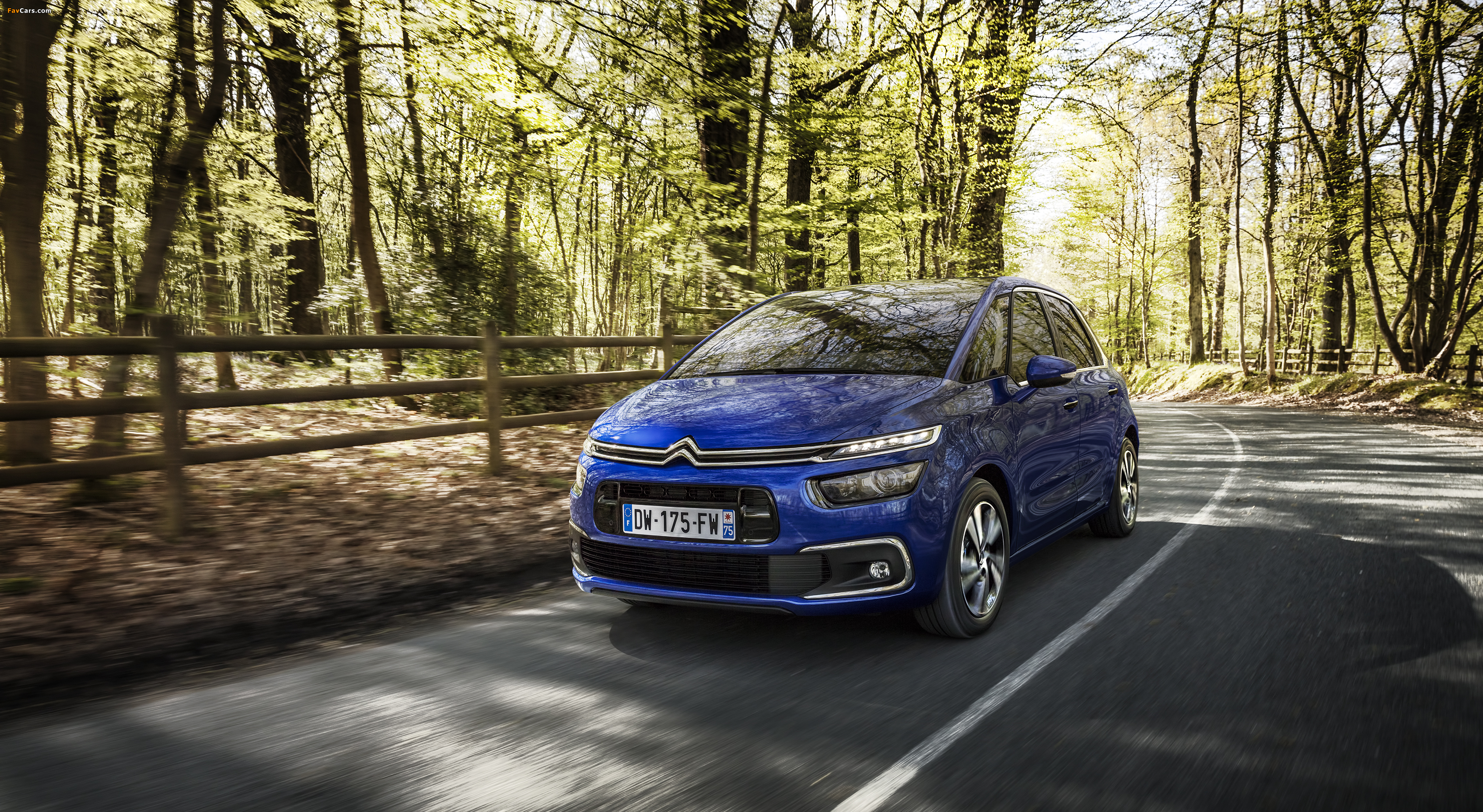 Citroën C4 Picasso 2016 wallpapers (3390 x 1857)