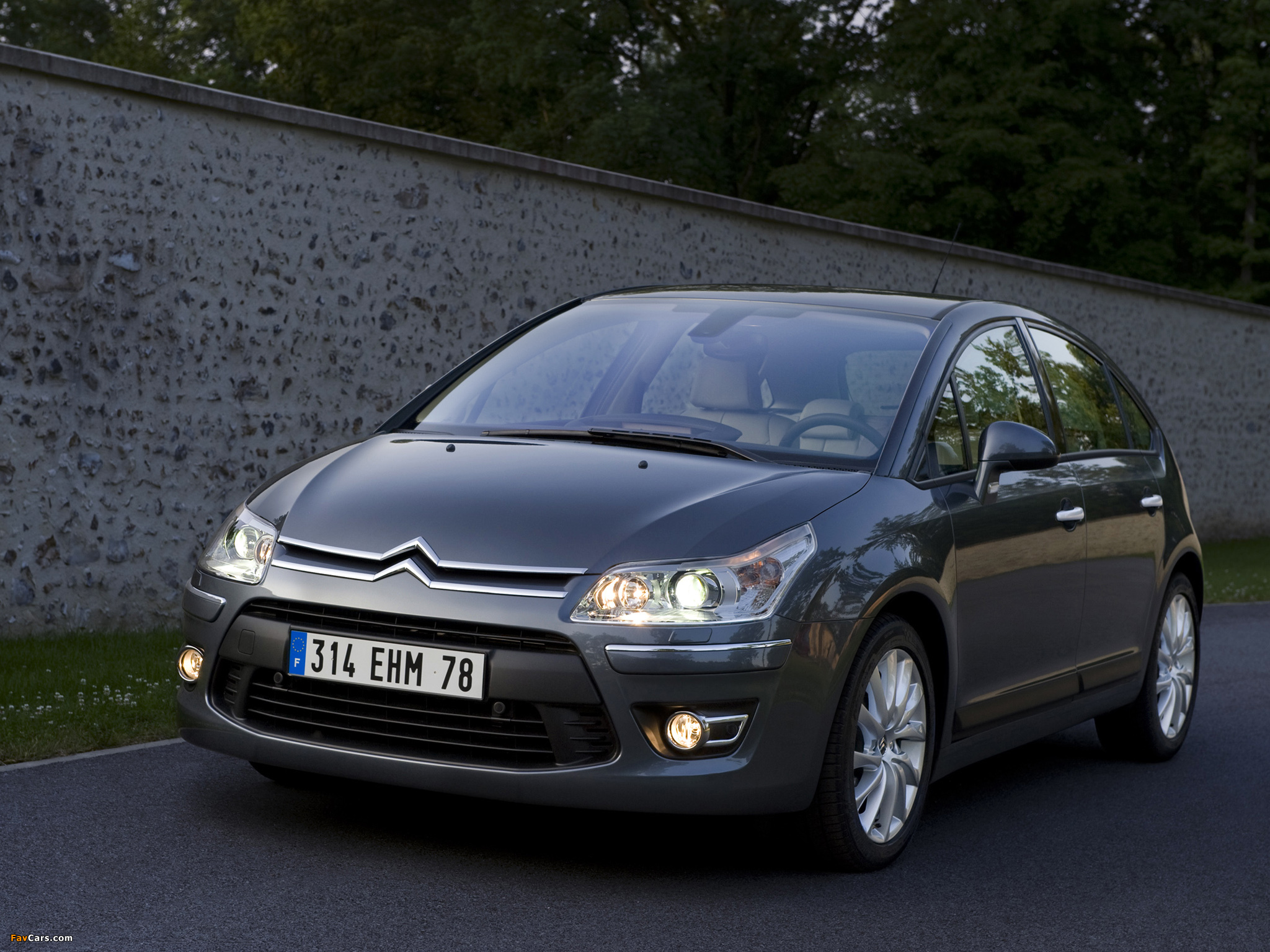 Citroën C4 Berline 2008–11 wallpapers (2048 x 1536)