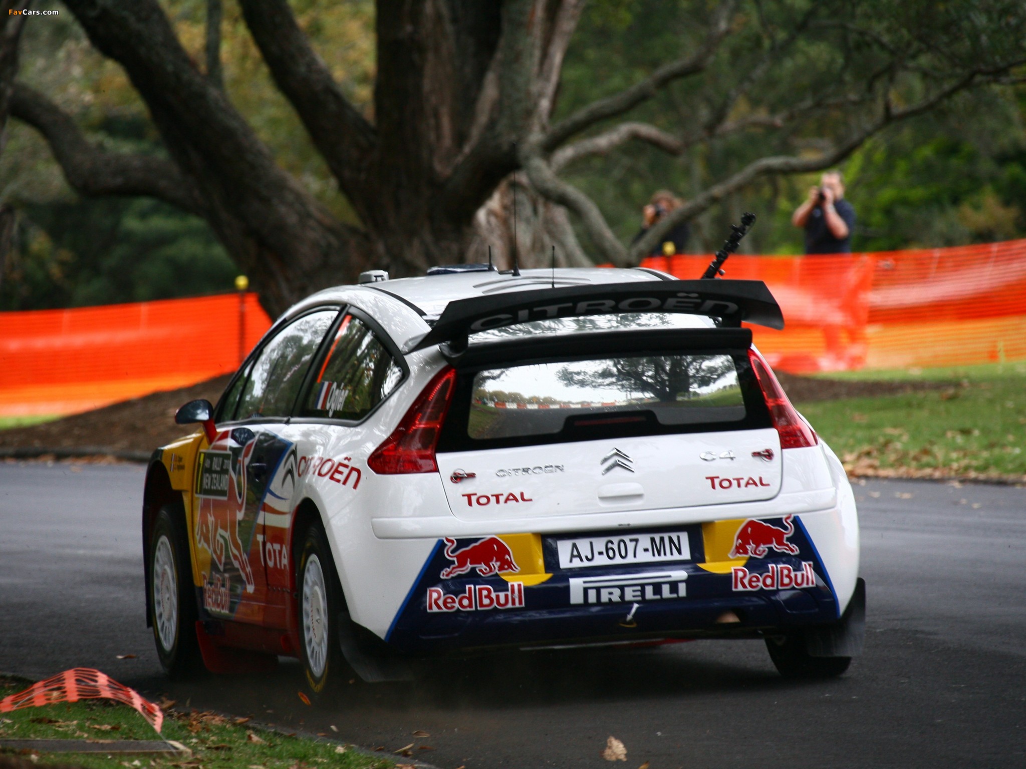 Citroën C4 WRC 2009–10 wallpapers (2048 x 1536)