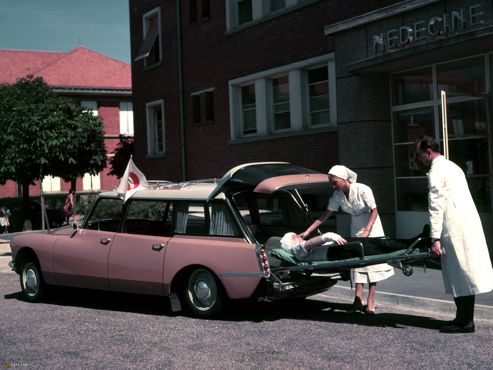 Photos of Citroën ID 19 Ambulance 1960–68 (2048 x 1536)