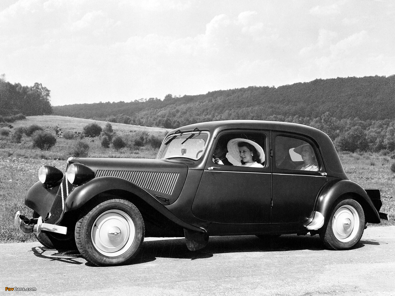 Photos of Citroën Traction Avant 1934–57 (1280 x 960)