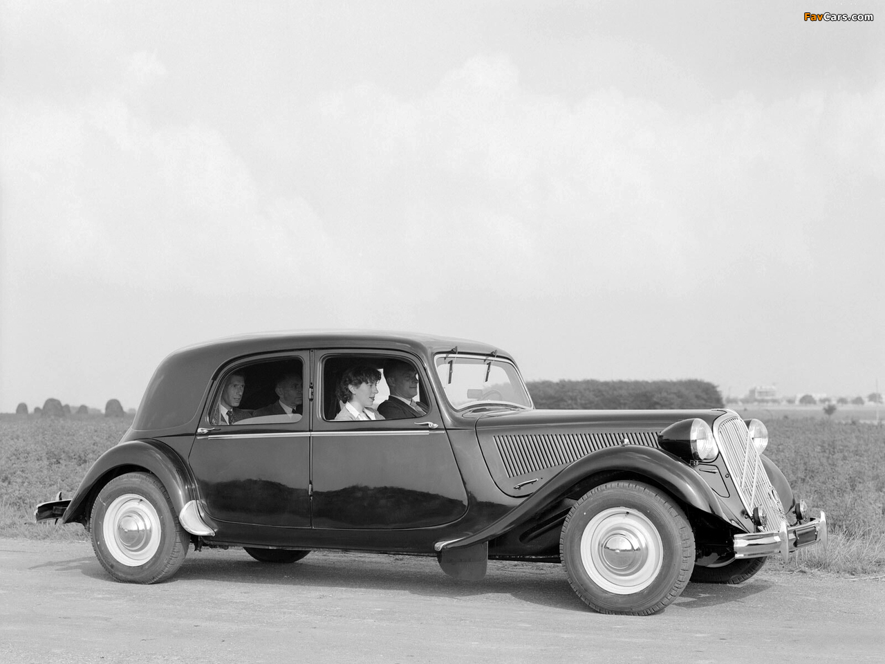 Photos of Citroën Traction Avant 1934–57 (1280 x 960)