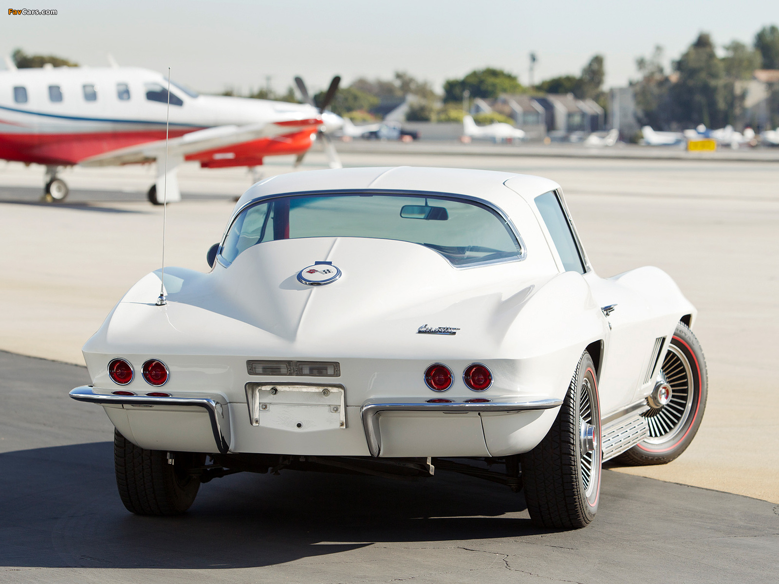 Corvette Sting Ray (C2) 1967 wallpapers (1600 x 1200)