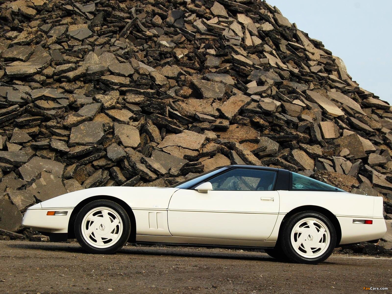 Pictures of Corvette Z01 Coupe 35th Anniversary (C4) 1988 (1600 x 1200)