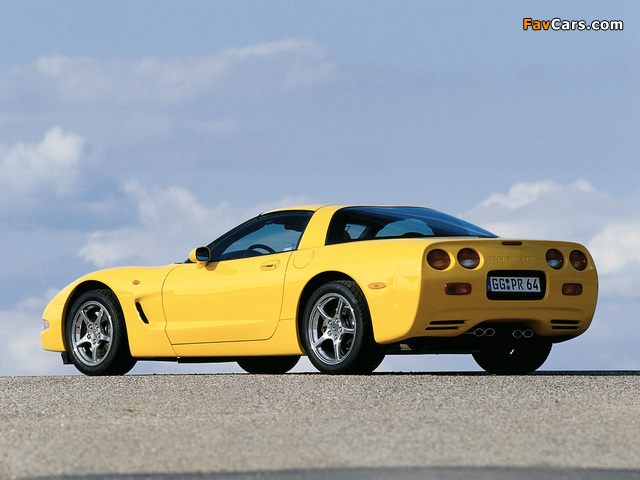 Images of Corvette Coupe EU-spec (C5) 1997–2004 (640 x 480)