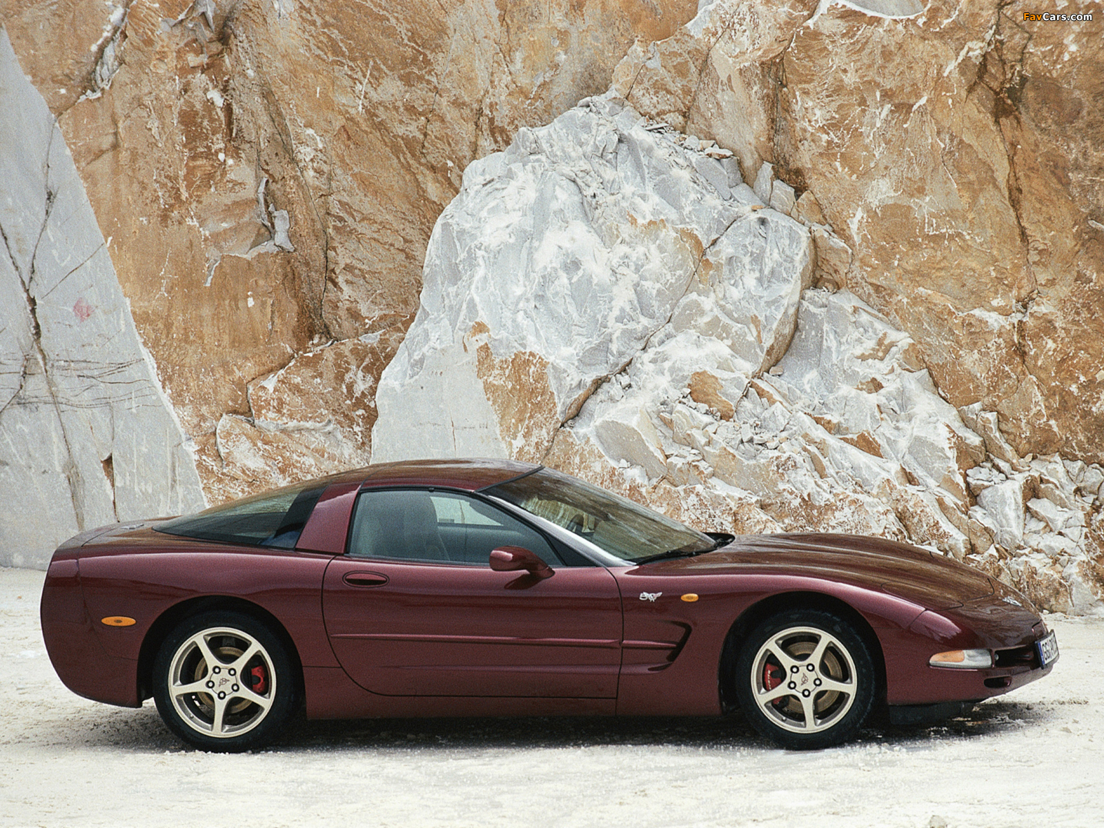 Images of Corvette Coupe 50th Anniversary EU-spec (C5) 2002–03 (1600 x 1200)