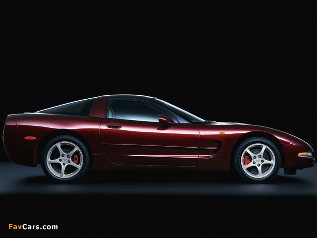 Images of Corvette Coupe 50th Anniversary EU-spec (C5) 2002–03 (640 x 480)