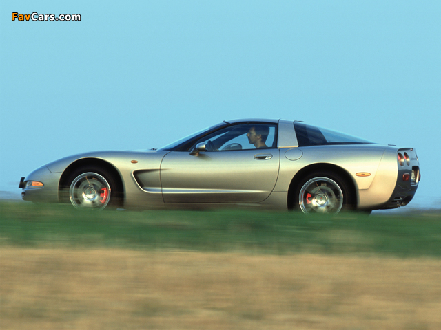 Photos of Corvette Coupe EU-spec (C5) 1997–2004 (640 x 480)