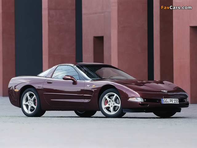 Pictures of Corvette Coupe 50th Anniversary EU-spec (C5) 2002–03 (640 x 480)