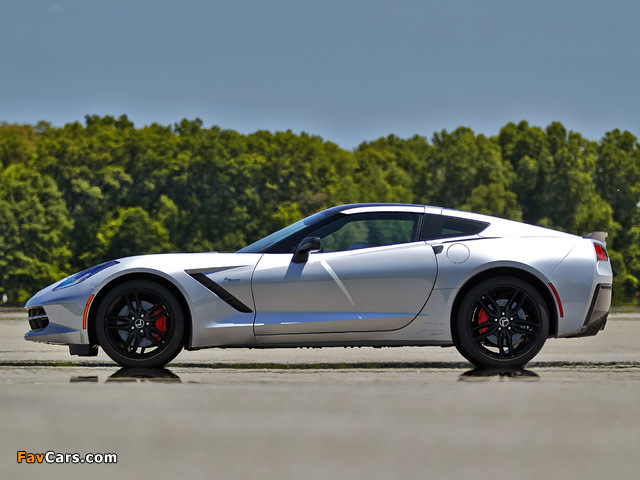 Corvette Stingray Coupe (C7) 2013 wallpapers (640 x 480)