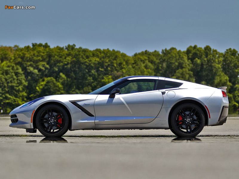 Corvette Stingray Coupe (C7) 2013 wallpapers (800 x 600)