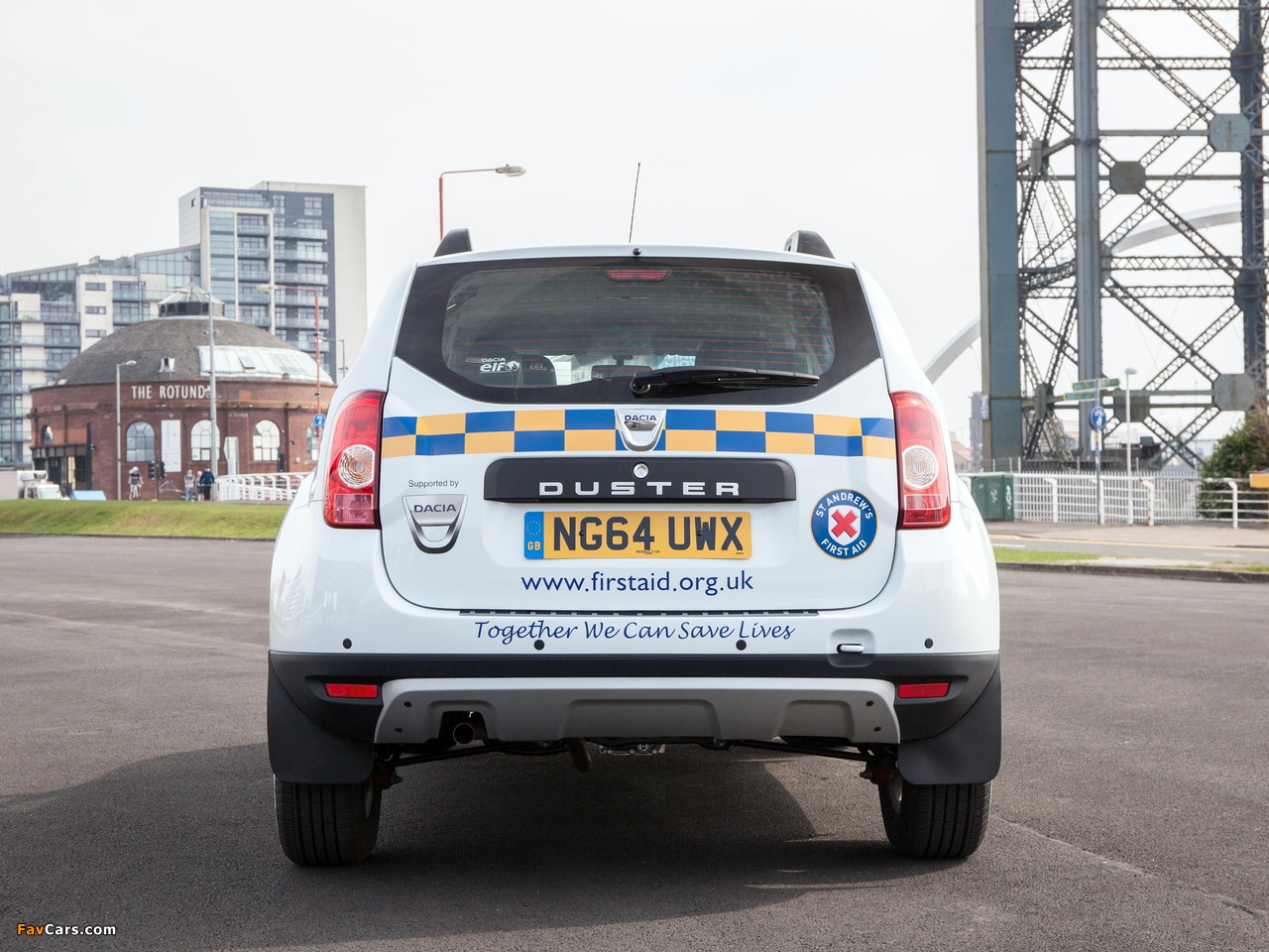 Dacia Duster St Andrew’s First Aid UK-spec 2015 images (1280 x 960)