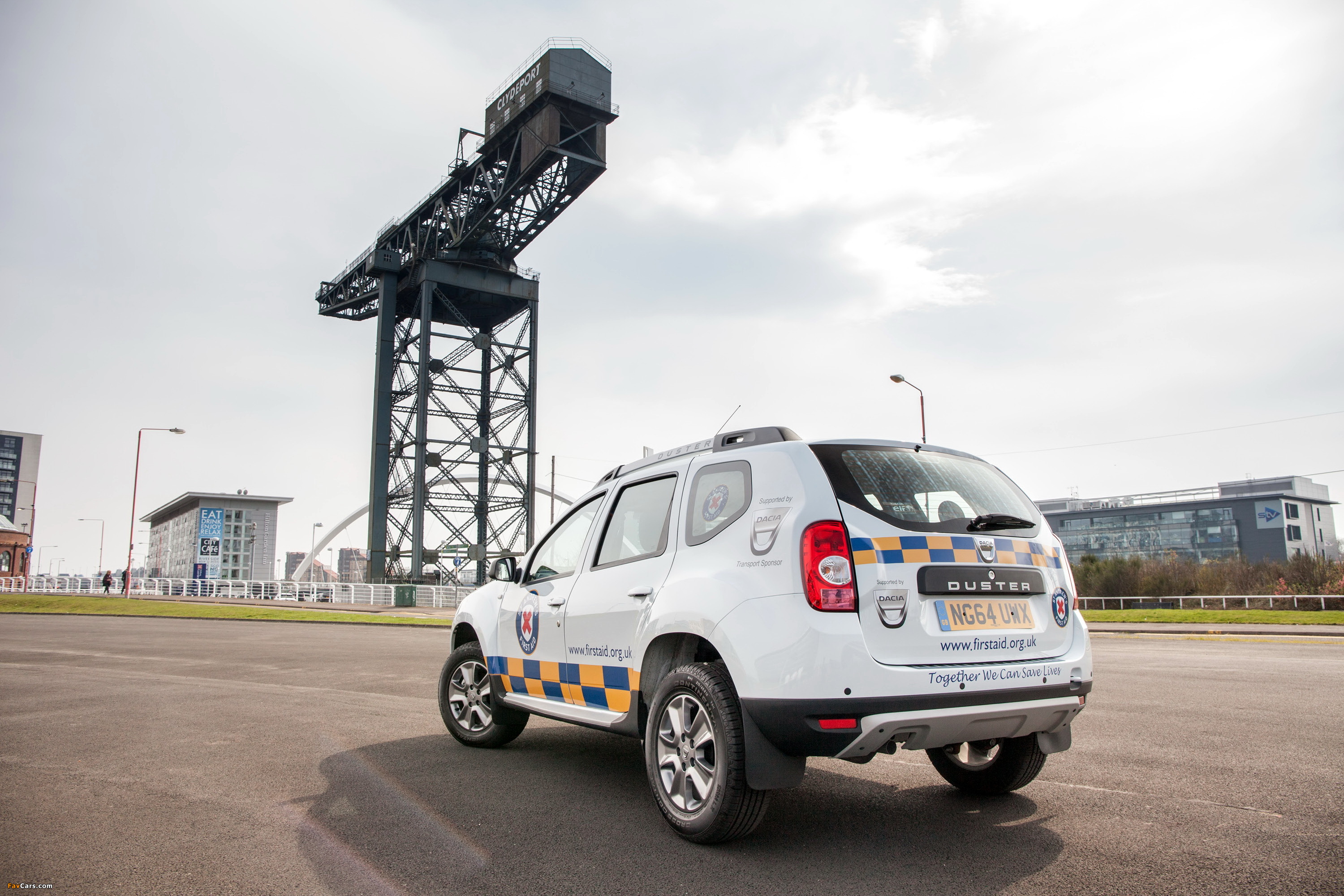 Dacia Duster St Andrew’s First Aid UK-spec 2015 pictures (3000 x 2000)
