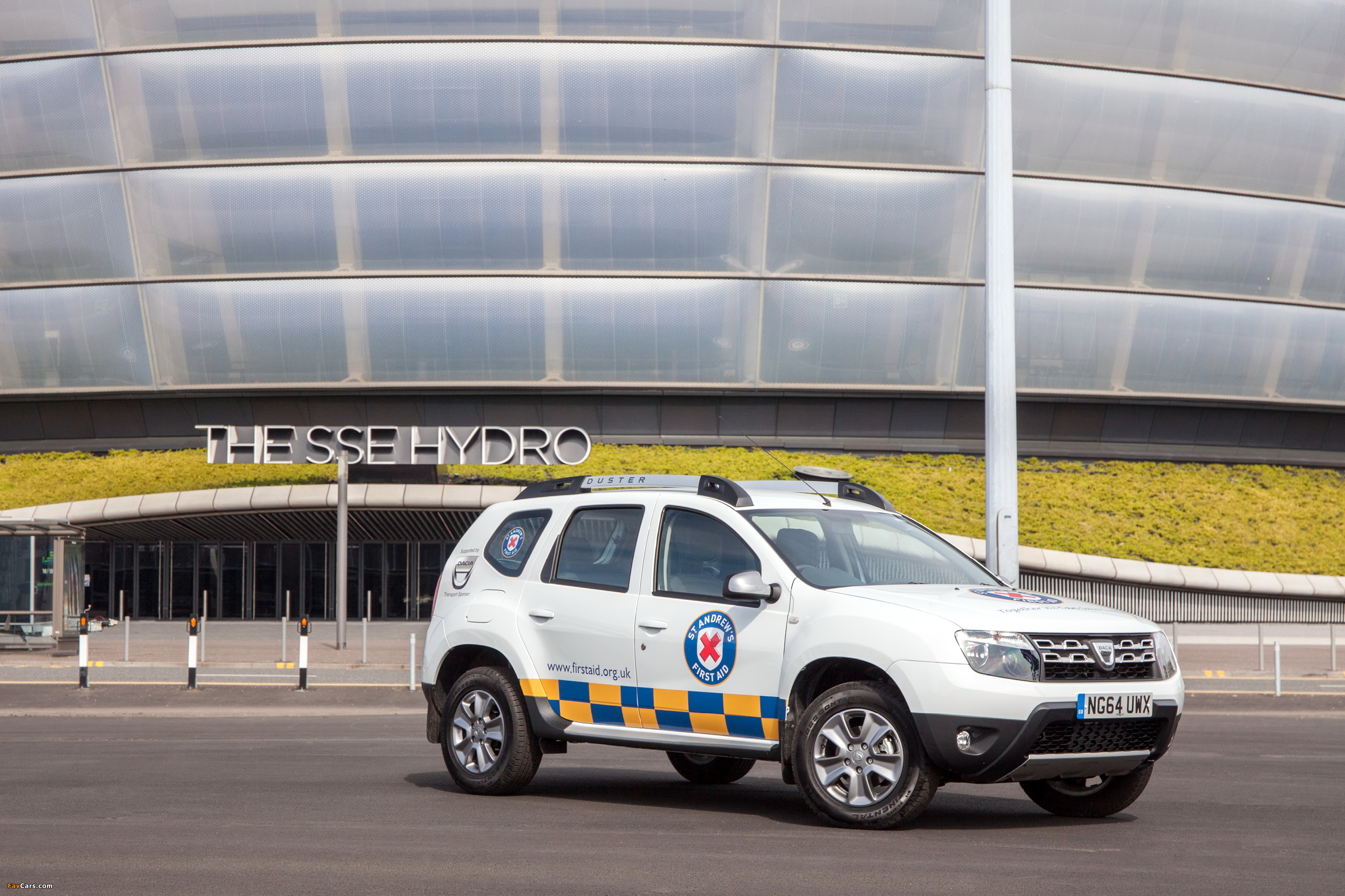 Images of Dacia Duster St Andrew’s First Aid UK-spec 2015 (3000 x 2000)