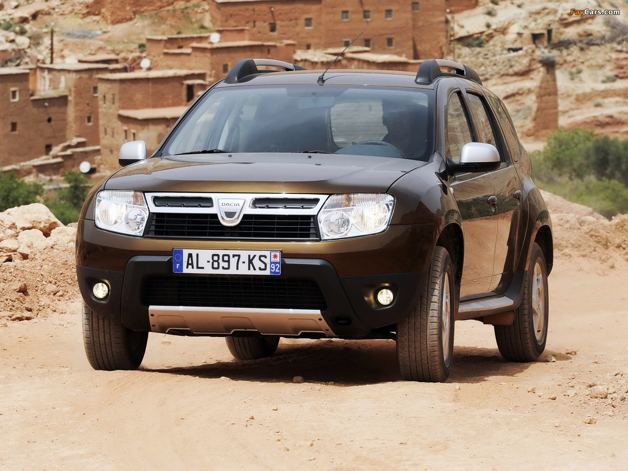 Dacia Duster 2010 wallpapers (1280 x 960)