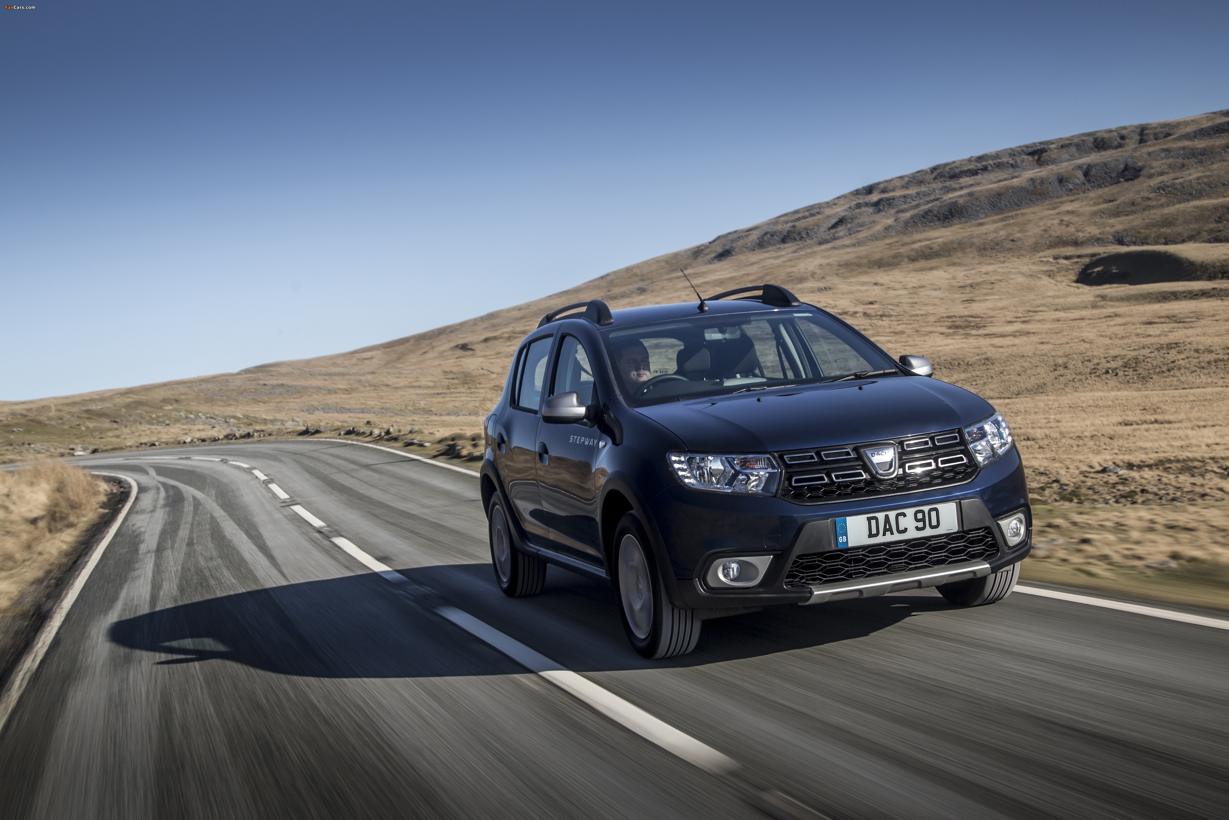 Dacia Sandero Stepway UK-spec 2017 photos (4078 x 2719)