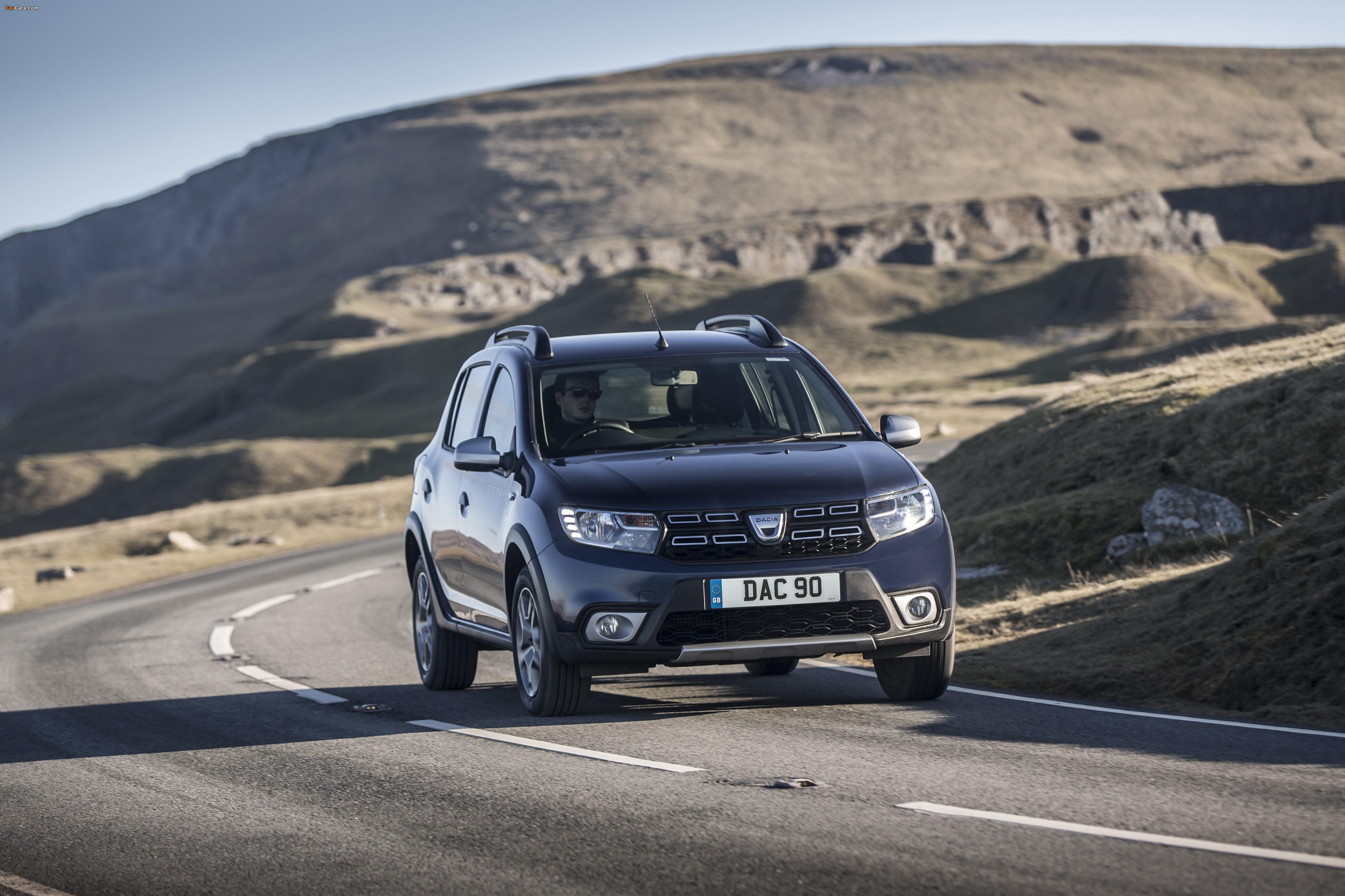 Dacia Sandero Stepway UK-spec 2017 photos (4096 x 2730)