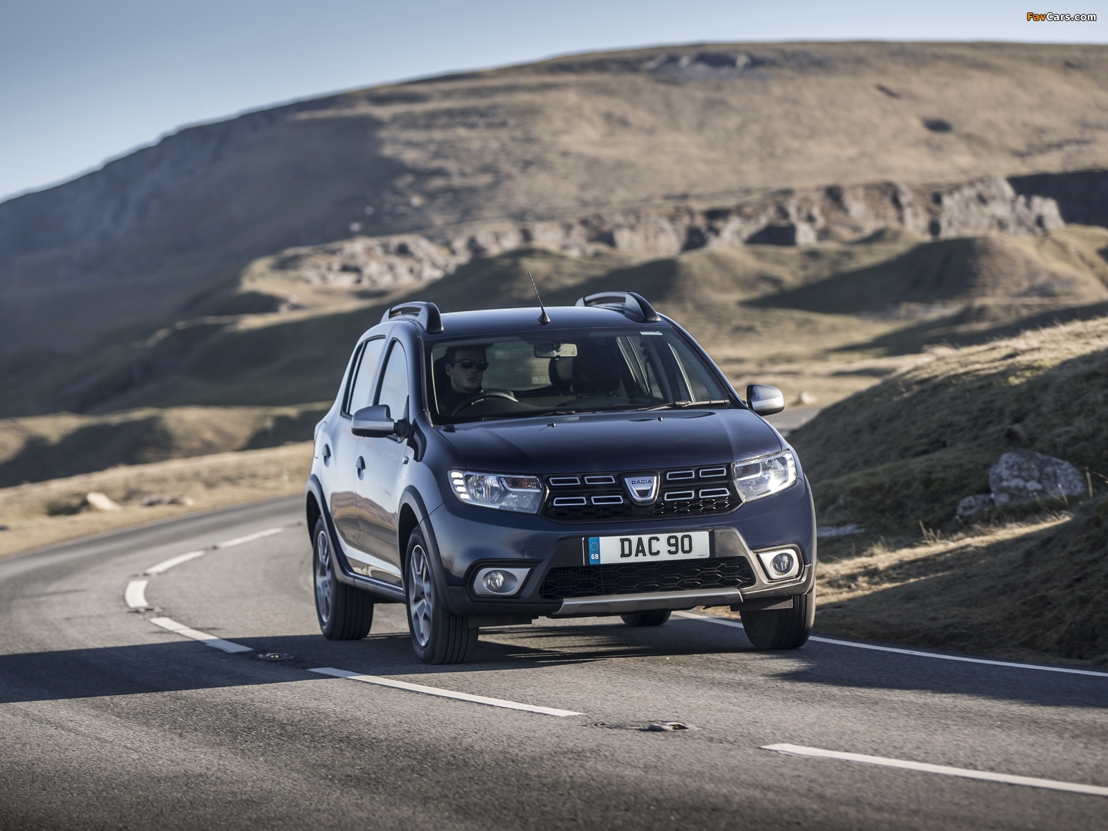 Dacia Sandero Stepway UK-spec 2017 photos (1600 x 1200)