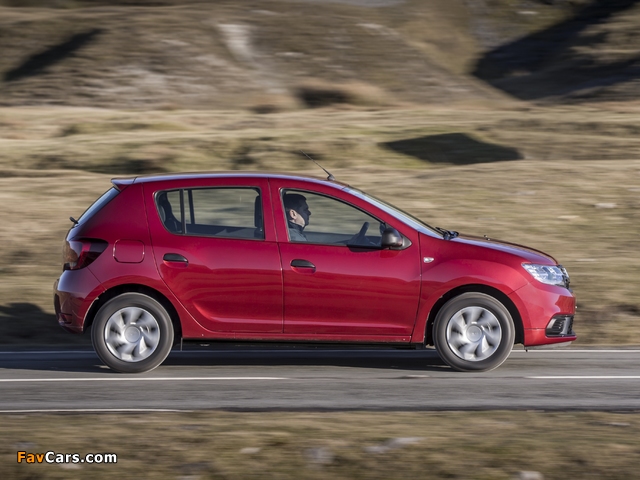 Dacia Sandero UK-spec 2017 wallpapers (640 x 480)