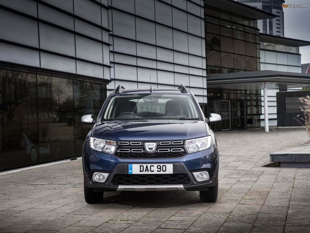 Dacia Sandero Stepway UK-spec 2017 wallpapers (1280 x 960)