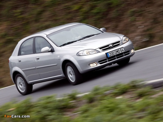 Daewoo Lacetti Hatchback CDX 2004–09 images (640 x 480)
