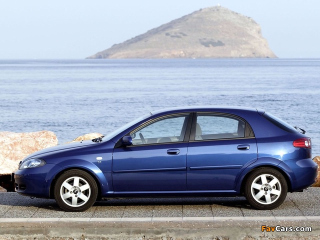 Daewoo Lacetti Hatchback SX 2004–09 photos (640 x 480)