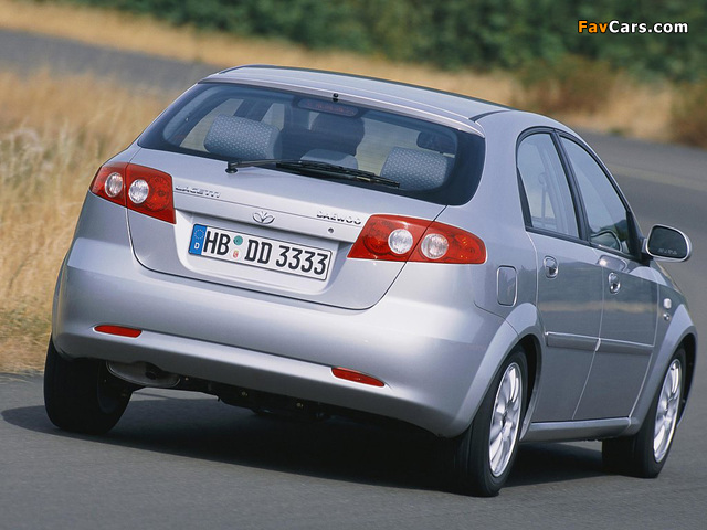 Images of Daewoo Lacetti Hatchback CDX 2004–09 (640 x 480)