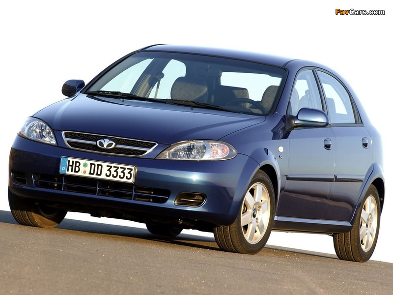 Daewoo Lacetti Hatchback SX 2004–09 wallpapers (800 x 600)