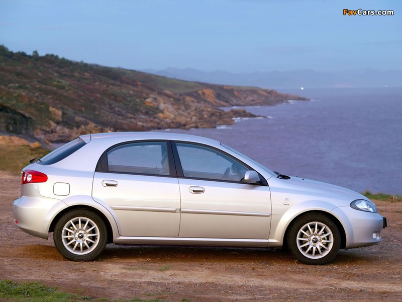 Daewoo Lacetti Hatchback CDX 2004–09 wallpapers (800 x 600)