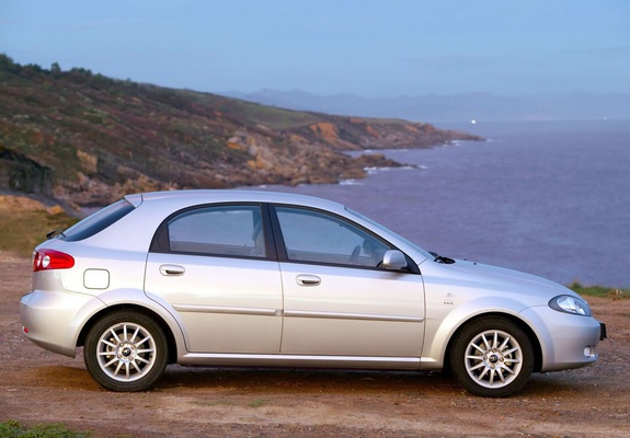 Daewoo Lacetti Hatchback CDX 2004–09 wallpapers