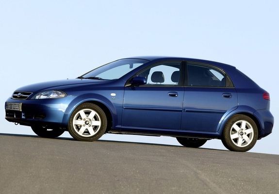 Daewoo Lacetti Hatchback SX 2004–09 wallpapers