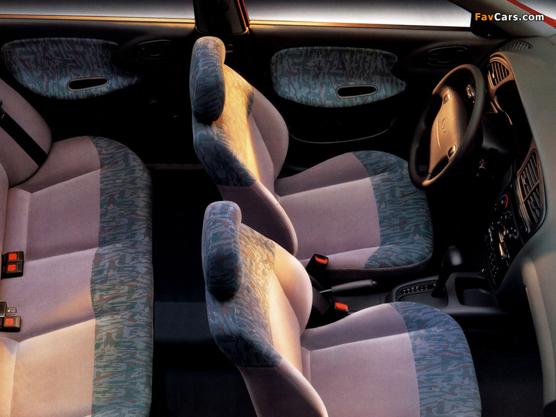 Daewoo Lanos Sedan (T100) 1997–2000 photos (800 x 600)