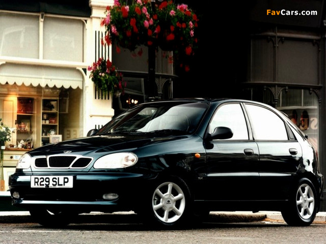 Daewoo Lanos 5-door UK-spec (T100) 1997–2000 pictures (640 x 480)