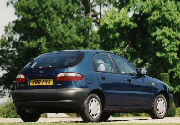 Images of Daewoo Lanos 5-door UK-spec (T100) 1997–2000