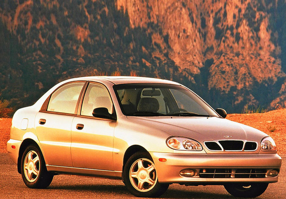 Photos of Daewoo Lanos Sedan US-spec (T100) 1998–2001