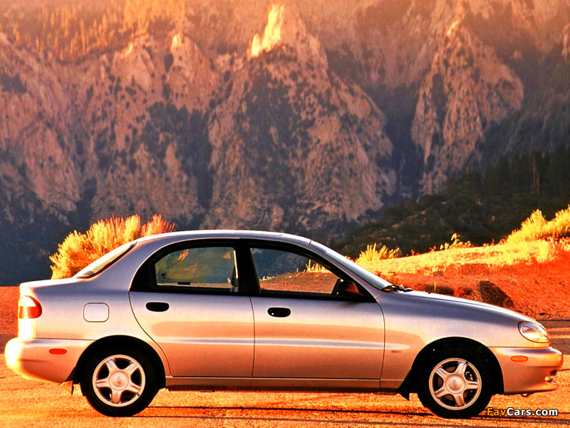 Photos of Daewoo Lanos Sedan US-spec (T100) 1998–2001 (800 x 600)