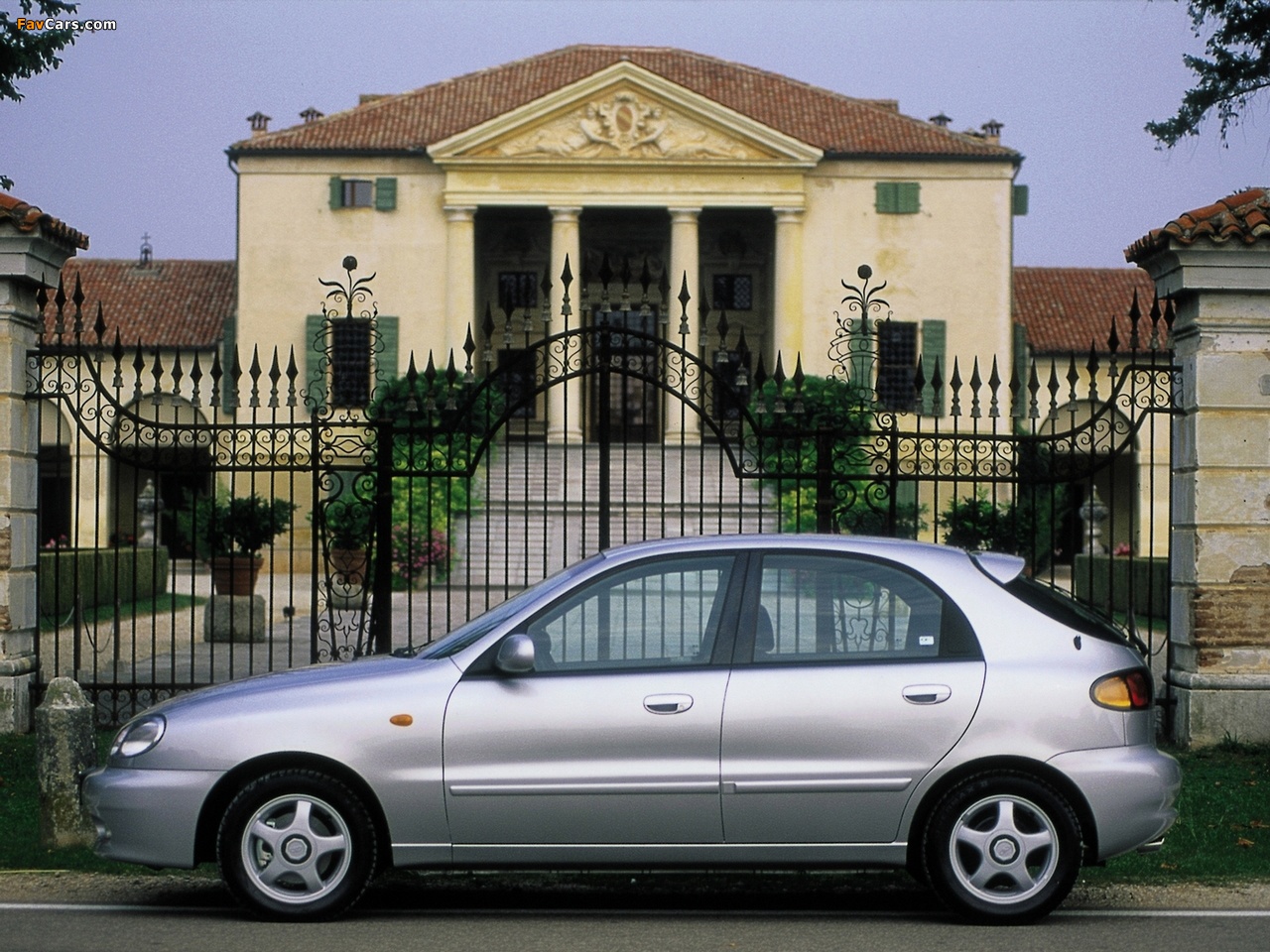 Photos of Daewoo Lanos 5-door (T150) 2000–03 (1280 x 960)