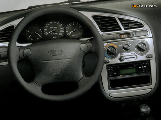 Photos of Daewoo Lanos 5-door (T150) 2000–03 (640 x 480)