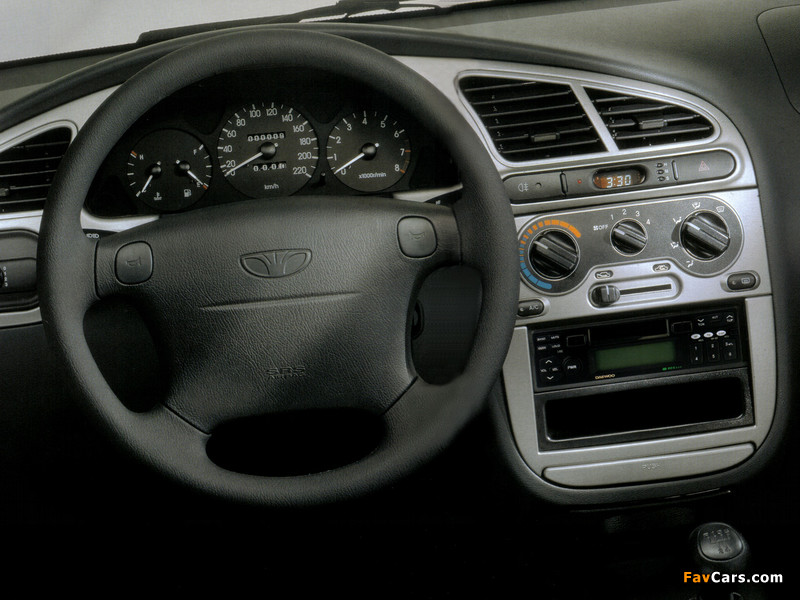 Photos of Daewoo Lanos 5-door (T150) 2000–03 (800 x 600)