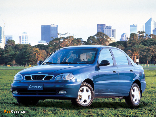 Pictures of Daewoo Lanos Sedan (T100) 1997–2000 (640 x 480)